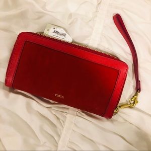 Fossil brick red Logan wristlet - NWT!